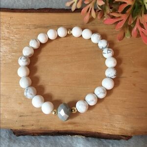 Howlite beaded bracelet